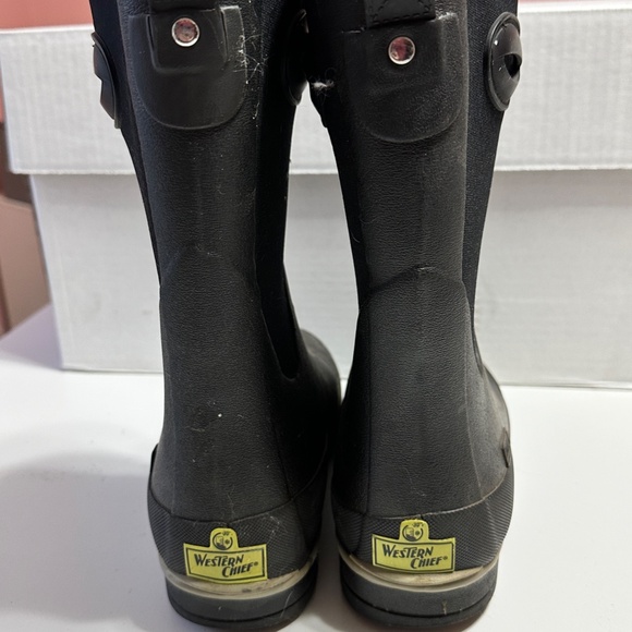 Western Chief Muk Boots- Size Youth 3 - Picture 3 of 3